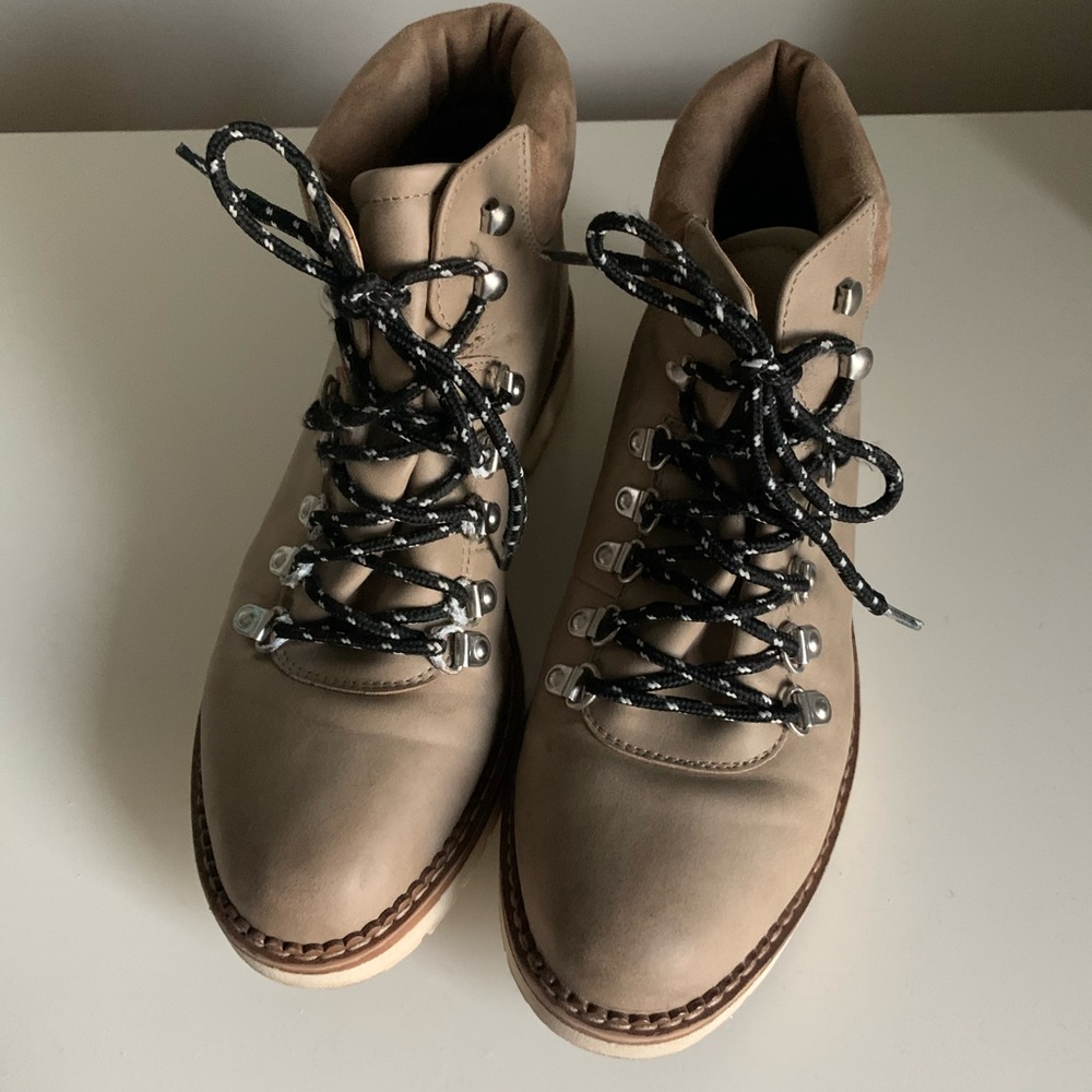 Steve Madden Size 9 tan ankle boots